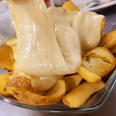 Patate con Fonduta di Formaggi Misti